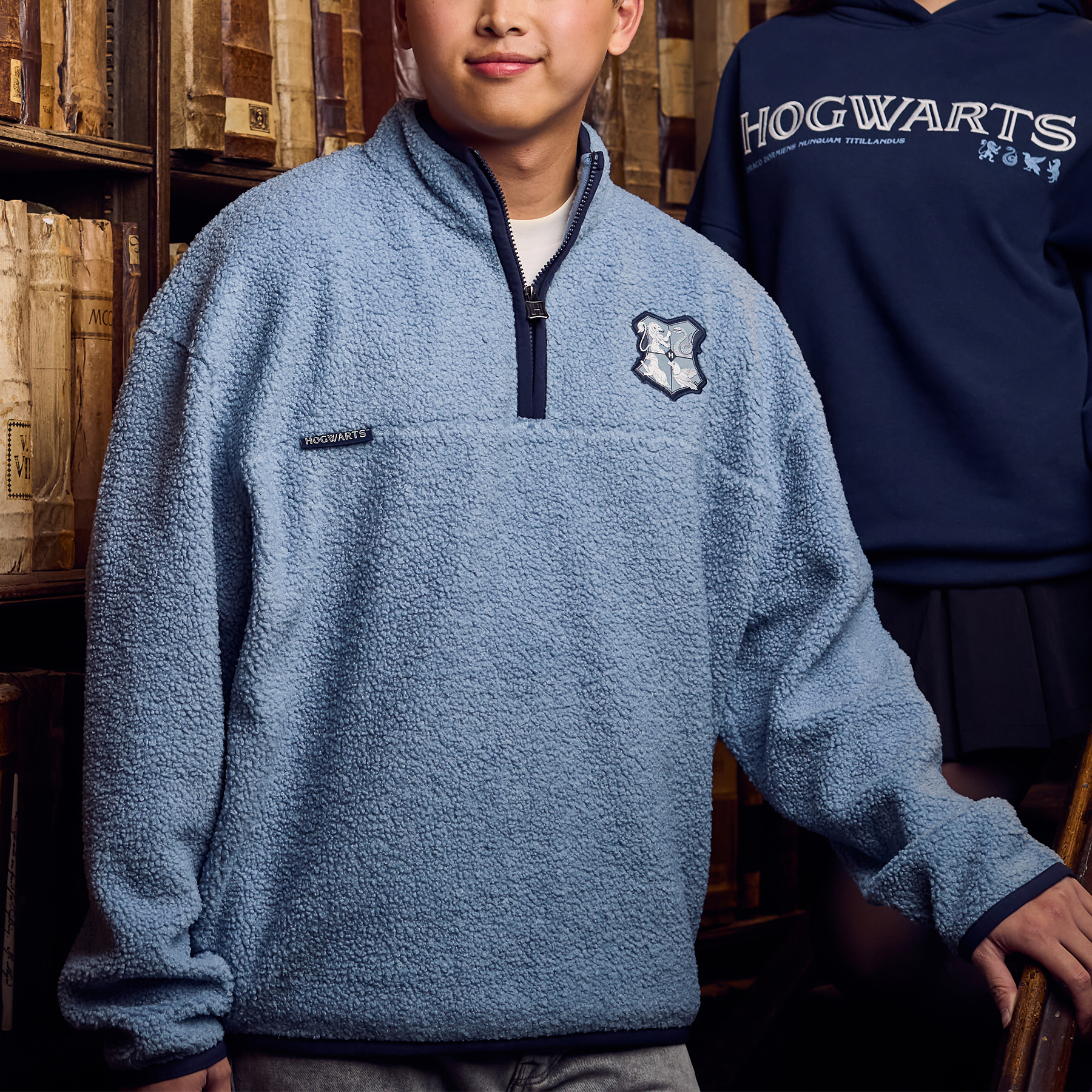 Hogwarts Crest Fleece – Harry Potter Shop US