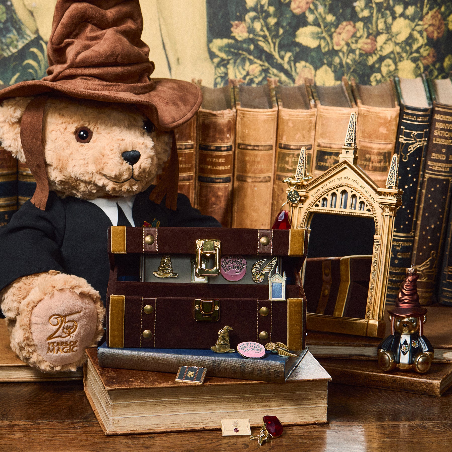 ハリーポッター ホグワーツ ジュエリーボックス アクセサリーボックス Hogwarts Trunk Jewelry Box | Harry Potter Shop US