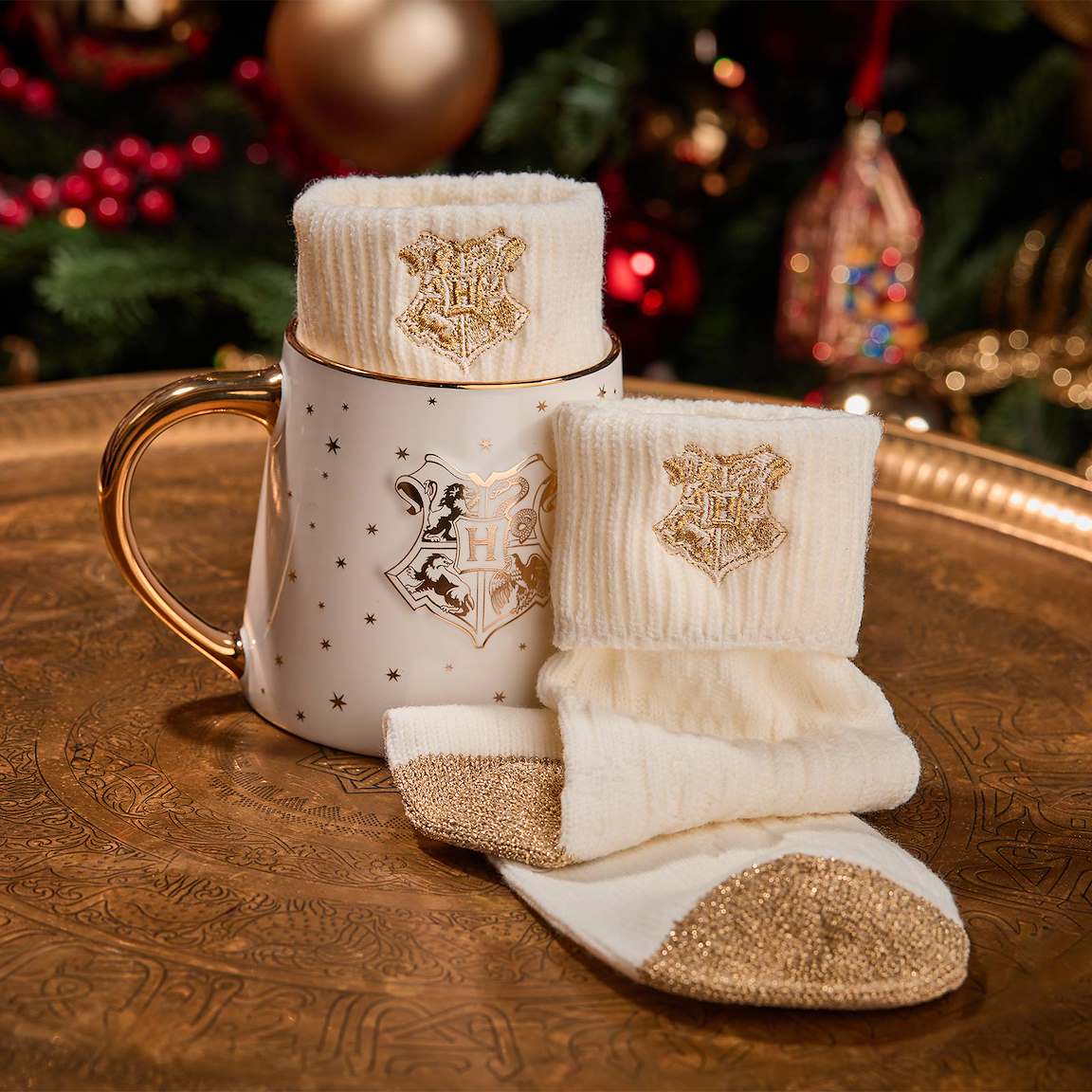 Hogwarts Castle Christmas Mug & Socks Gift Set