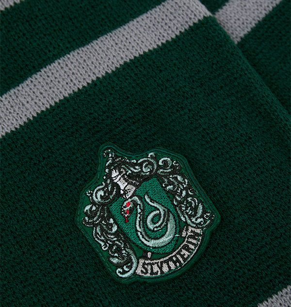 Slytherin Knitted Crest Scarf | Harry Potter Shop US